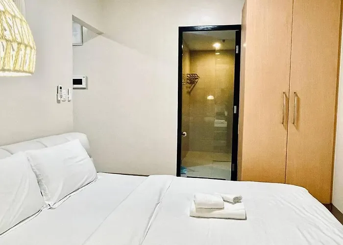 Thompson - 2-beds Near Okada, Bayshore 2 Apartment Manila