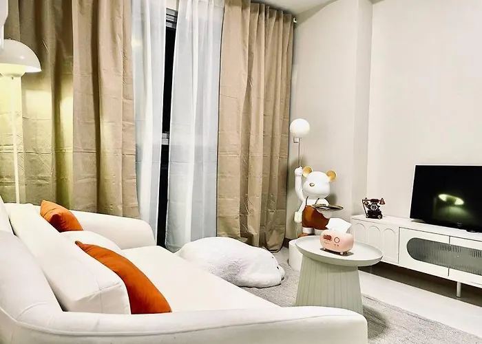 Thompson - 2-beds Near Okada, Bayshore 2 Manila